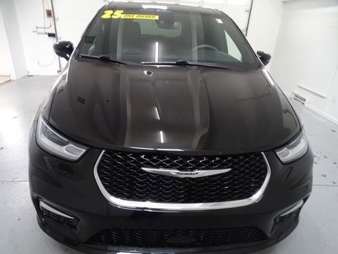 Used 2025 Chrysler Pacifica Select FWD image 23
