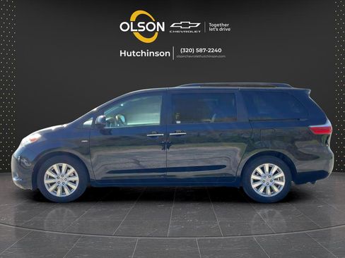 Used 2017 Toyota Sienna XLE w/ XLE Navigation Package AWD/4WD image 3