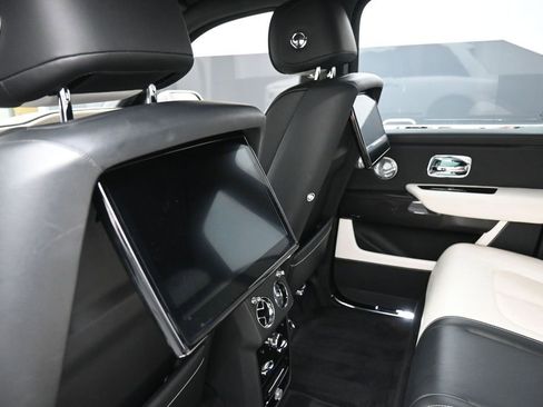 Used 2021 Rolls-Royce Cullinan Black Badge AWD/4WD image 25