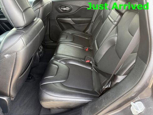 Used 2019 Jeep Cherokee Latitude Plus image 11