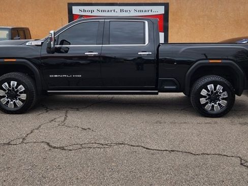 Used 2024 GMC Sierra 2500 Denali w/ Denali Reserve Package AWD/4WD image 1