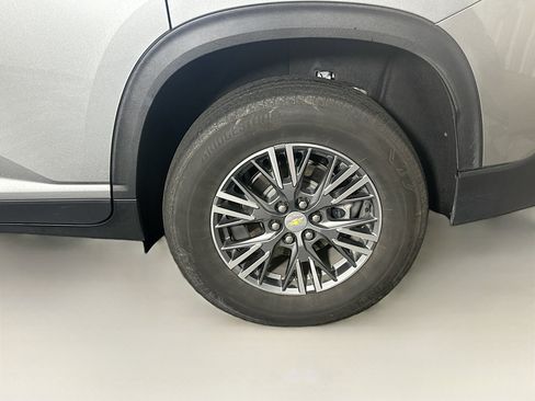 Used 2025 Chevrolet Traverse LT image 11