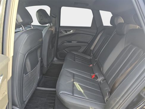 Used 2023 Audi Q4 e-tron Premium Plus image 14