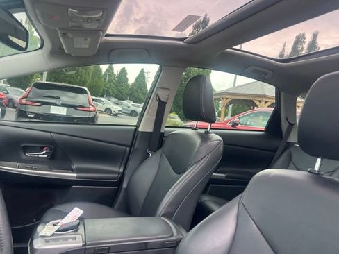 Used 2017 Toyota Prius V Five w/ Advanced Technology Package FWD image 14