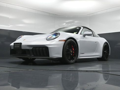 Certified 2025 Porsche 911 Targa 4 GTS AWD/4WD image 24