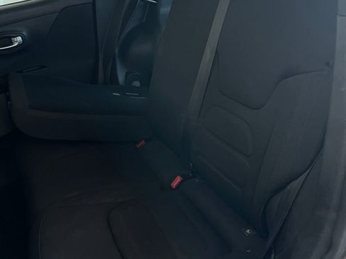 Used 2019 Jeep Renegade Latitude image 15