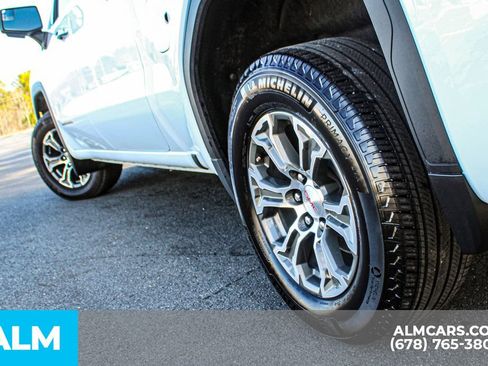 Used 2025 GMC Sierra 1500 SLT image 12