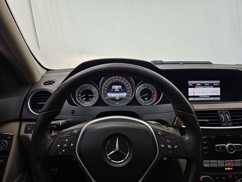 Used 2014 Mercedes-Benz C 250 Sedan image 23