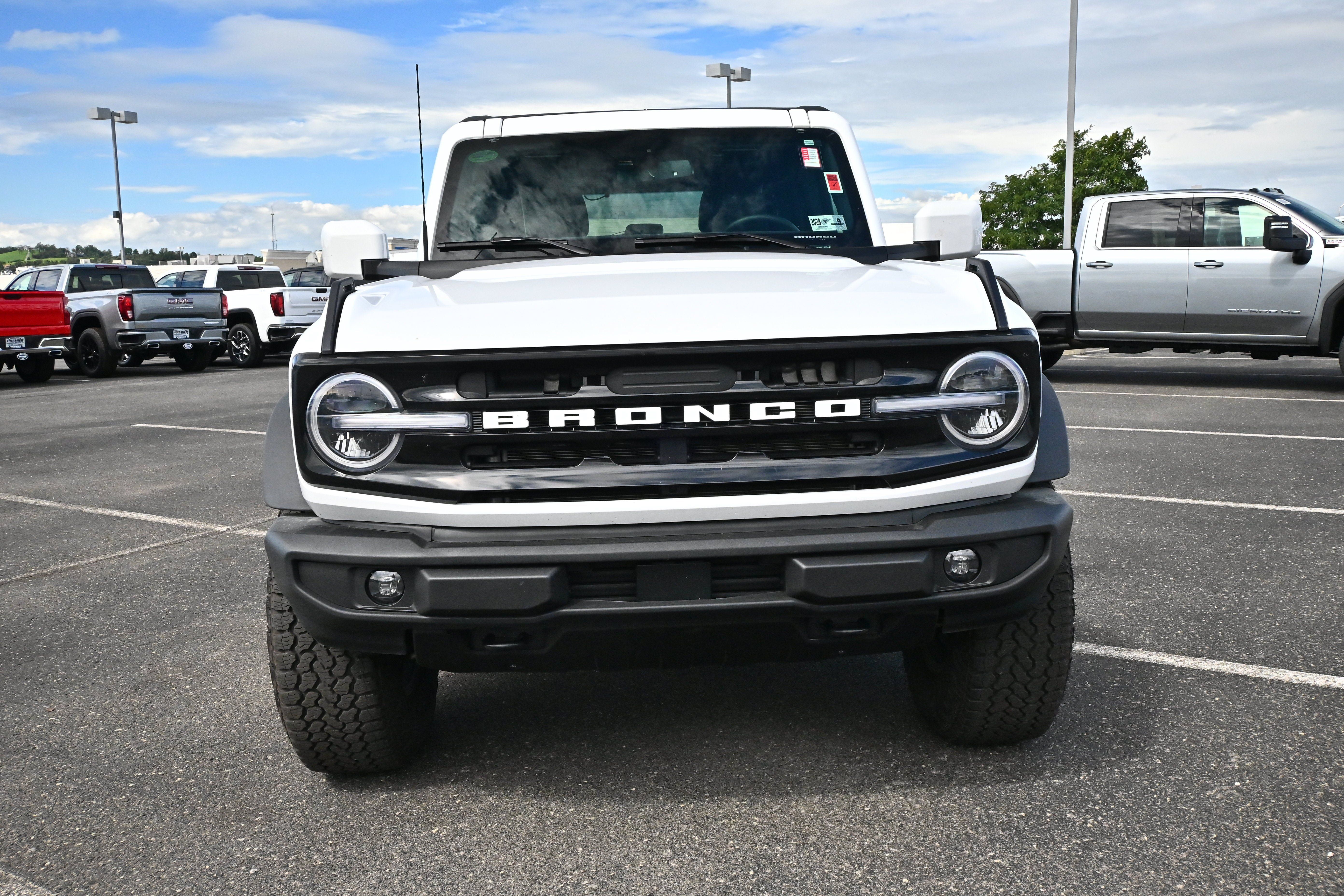Used 2026 Ford Bronco Outer Banks w/ Sasquatch Package AWD/4WD image 3