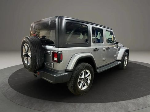 Used 2018 Jeep Wrangler Unlimited Sahara w/ Dual Top Group AWD/4WD image 8