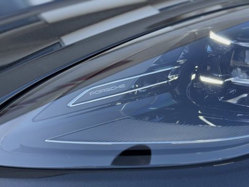 Used 2025 Porsche Macan image 8