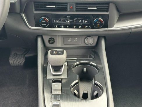 Used 2026 Nissan Rogue SV FWD image 8