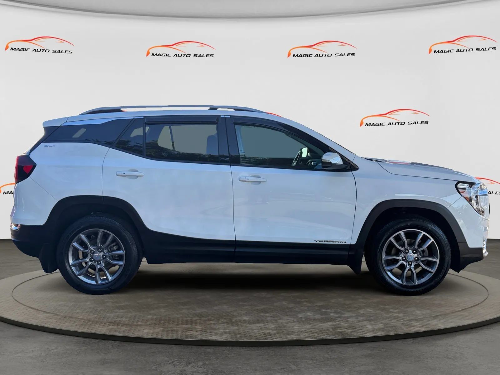 Used 2022 GMC Terrain SLT w/ LPO, Floor Liner Package AWD/4WD image 6