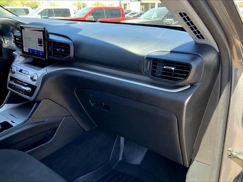 Used 2022 Ford Explorer XLT RWD image 19