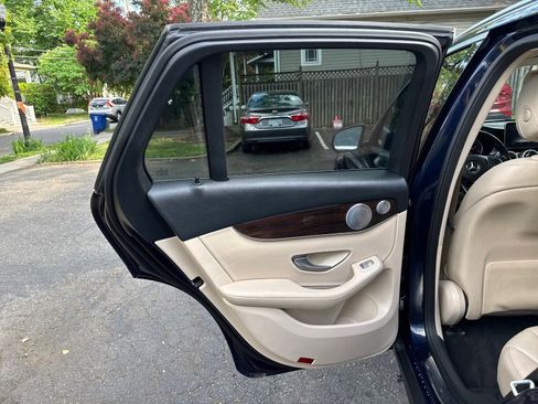 Used 2016 Mercedes-Benz GLC 300 4MATIC image 11