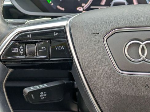 Used 2022 Audi e-tron Premium image 10
