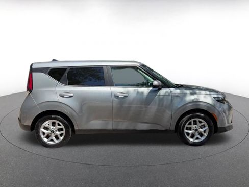 Used 2025 Kia Soul LX w/ LX Technology Package FWD image 16