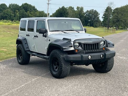 Used 2012 Jeep Wrangler Unlimited Rubicon w/ Connectivity Group image 2