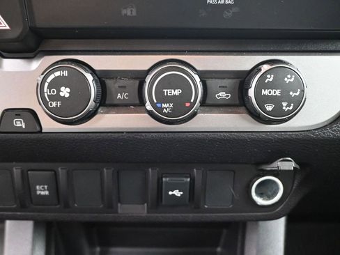 Used 2021 Toyota Tacoma SR5 image 9