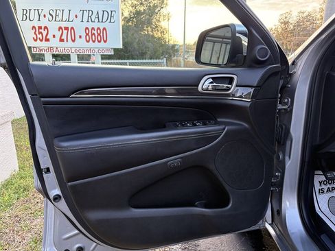 Used 2017 Jeep Grand Cherokee Overland image 7