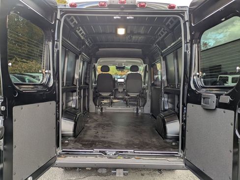 New 2025 RAM ProMaster 2500 w/ Quick Order Package 22G SLT image 26