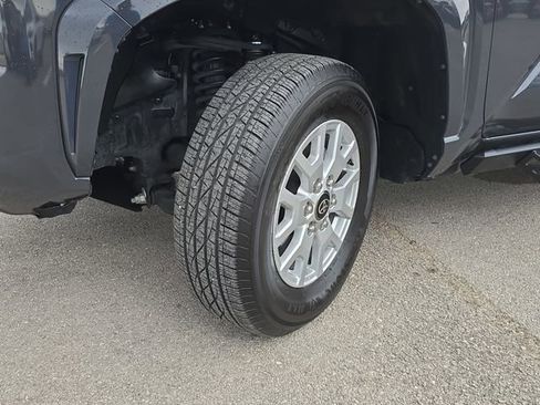 Used 2025 Toyota Tacoma SR5 AWD/4WD image 32