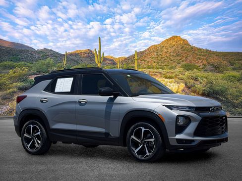 Used 2023 Chevrolet TrailBlazer RS w/ Convenience Package FWD image 2