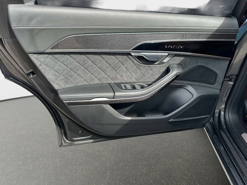 Used 2025 Audi S8 image 11