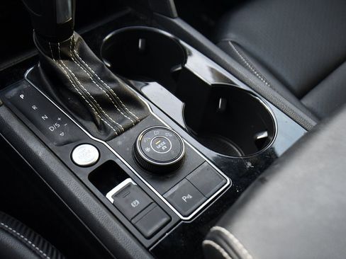 Used 2022 Volkswagen Atlas Cross Sport SE image 33