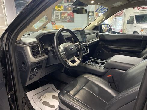 Used 2024 Ford Expedition Max XLT image 12