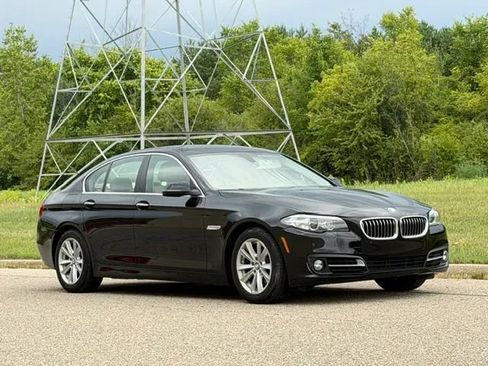 Used 2015 BMW 528i xDrive Sedan AWD/4WD image 1