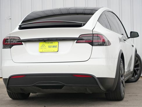 Used 2022 Tesla Model X image 5