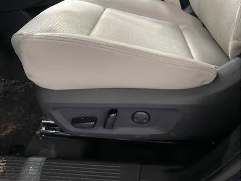 Certified 2025 Nissan Rogue SV image 11