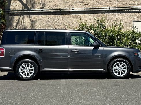 Certified 2017 Ford Flex SE FWD image 2