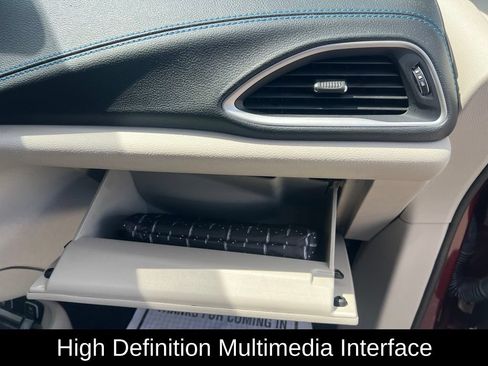 Certified 2021 Chrysler Pacifica Touring-L w/ Uconnect Theater Family Group FWD image 19