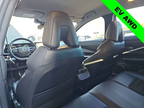 Used 2023 Nissan Ariya AWD image 16