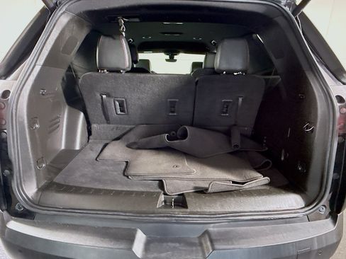 Used 2022 Chevrolet Traverse RS FWD image 35