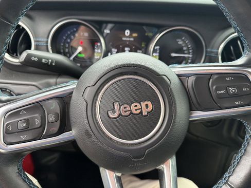 Used 2022 Jeep Wrangler Unlimited Rubicon 4xe w/ Cold Weather Group AWD/4WD image 18