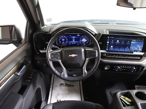 Used 2022 Chevrolet Silverado 1500 LT AWD/4WD image 14