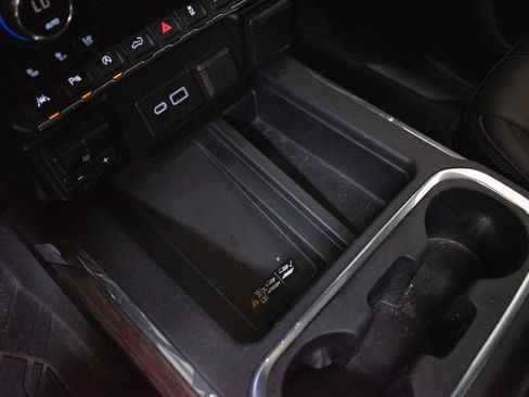 Used 2019 Chevrolet Silverado 1500 High Country w/ Technology Package AWD/4WD image 19