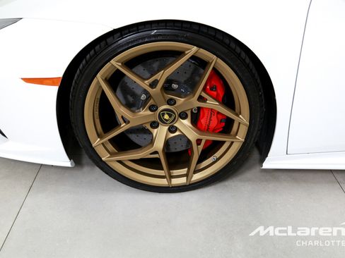 Used 2020 Lamborghini Huracan EVO image 26