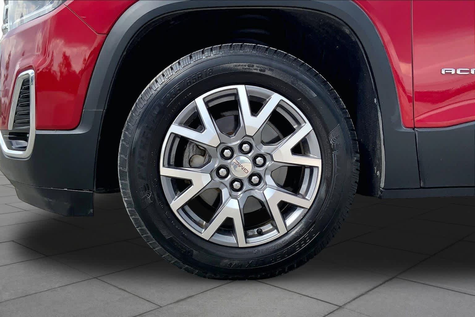 Used 2020 GMC Acadia SLT w/ Driver Alert Package II FWD image 11