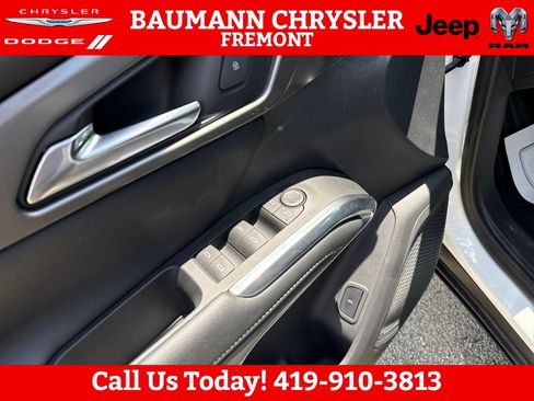 Used 2024 Chevrolet Traverse LT FWD image 11