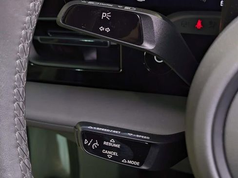 Used 2023 Porsche Taycan 4S image 42