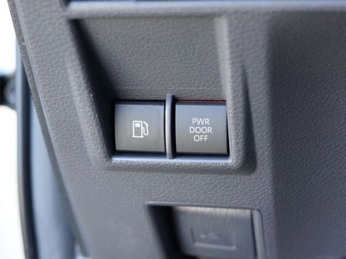 Certified 2024 Toyota Sienna LE image 18