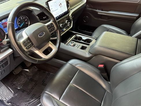 Used 2022 Ford Expedition XLT RWD image 4