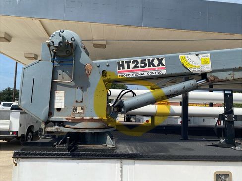 Used 2017 Ford F550 2WD Regular Cab Super Duty image 15