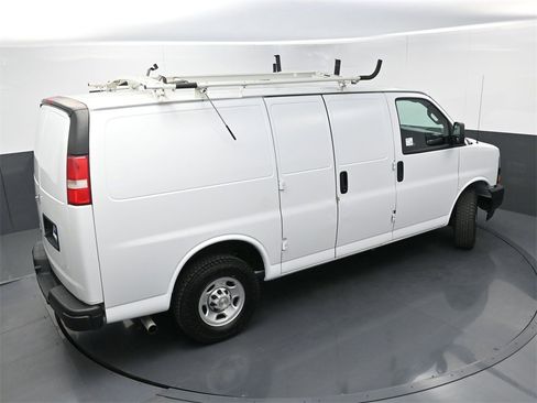 Used 2022 Chevrolet Express 2500 w/ Driver Convenience Package image 30