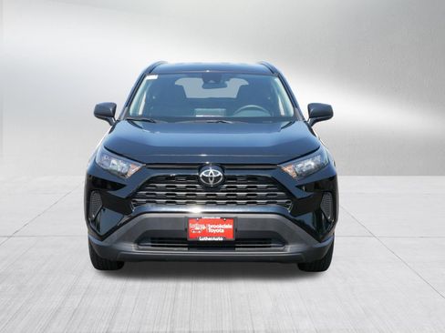 Used 2021 Toyota RAV4 LE AWD/4WD image 2