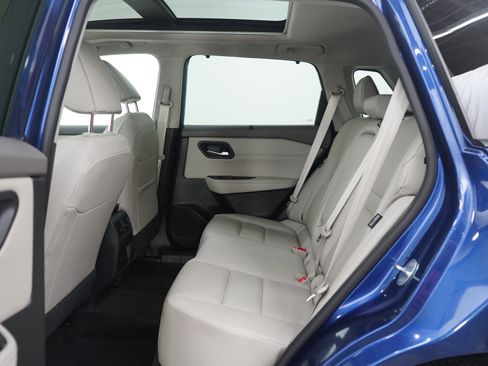 Used 2023 Nissan Rogue SV w/ SV Premium Package image 19